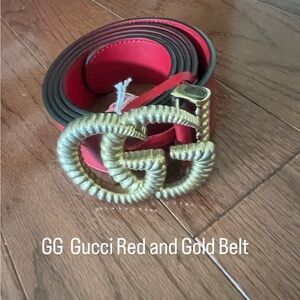 Gucci Torchon Double G belt crafted from calfskin leather in hibiscus color. EUC
